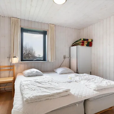 In With 4 Bedrooms And Wifi Holiday home Ebeltoft