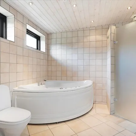 In With 4 Bedrooms And Wifi *