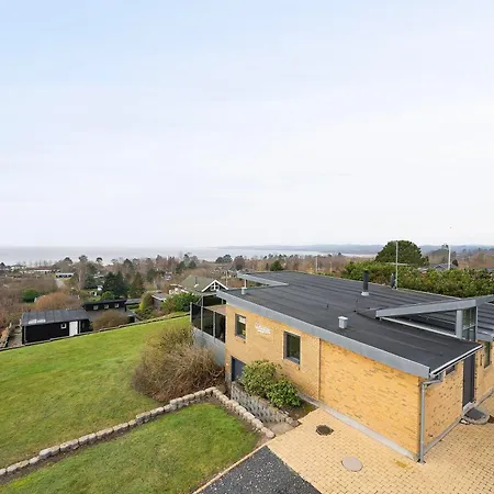 In With 4 Bedrooms And Wifi Holiday home