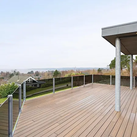 In With 4 Bedrooms And Wifi Holiday home Ebeltoft
