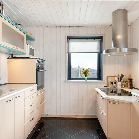 In With 4 Bedrooms And Wifi Holiday home
