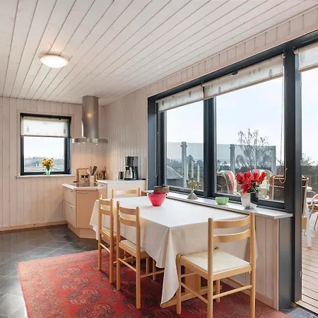 In With 4 Bedrooms And Wifi Holiday home *