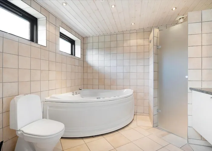 In With 4 Bedrooms And Wifi *
